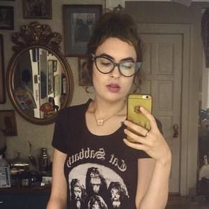 Meet your Posher, Emily